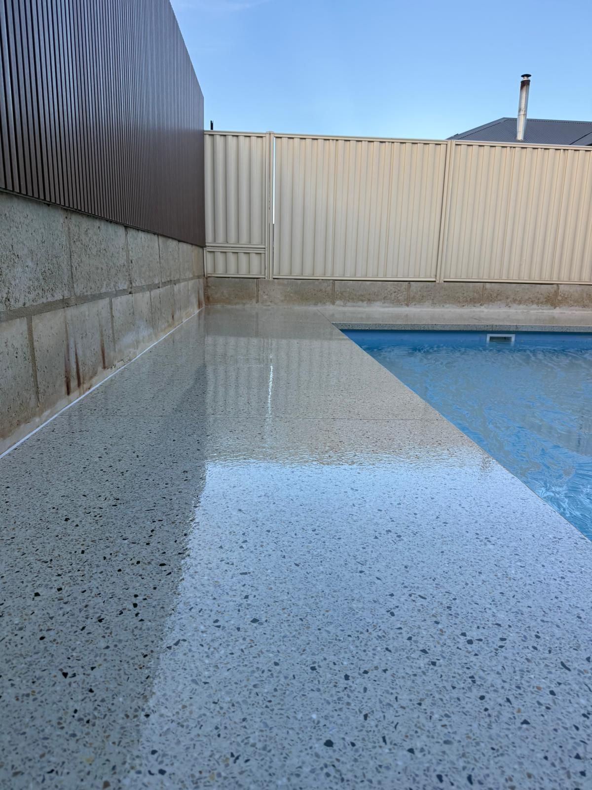 Long pool surround in exposed aggregate